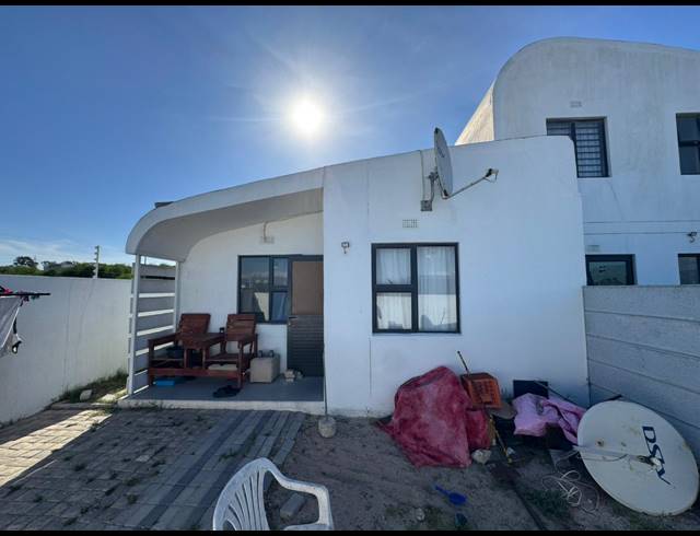 2 BEDROOM HOUSE FOR SALE IN THE CONIFERS